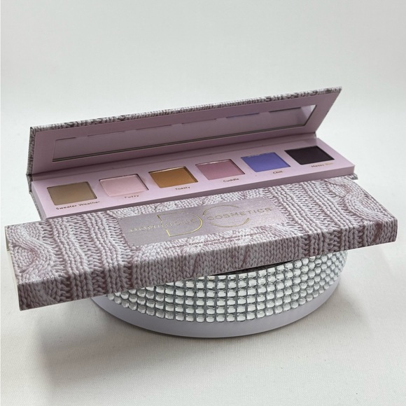 Dominique Cosmetics Eyeshadow Palette - Mauve, Gold, Blue Shades - Picture 2 of 4